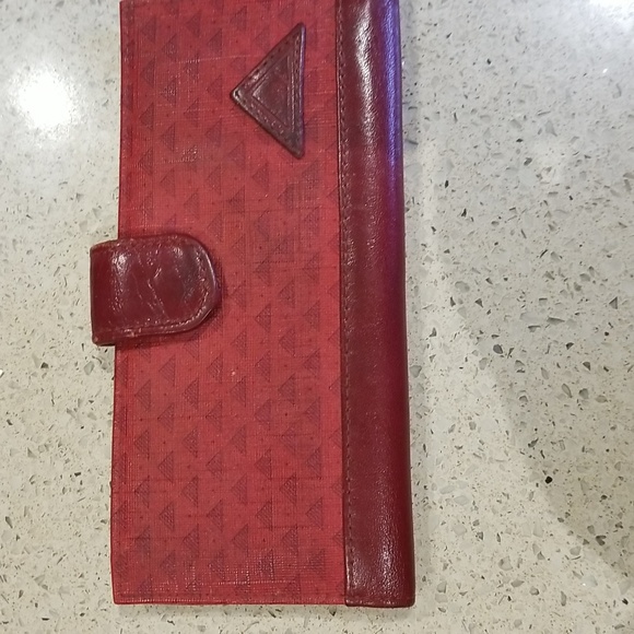 Luz Clairborn Red Triangular Pattern Checkbook Wallet - Picture 5 of 5